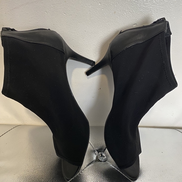 Tahari - Picture 5 of 7